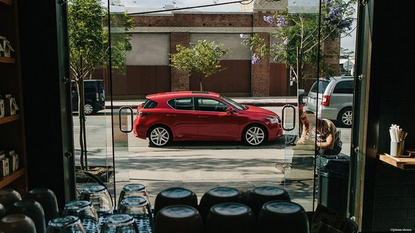 Lexus CT 200h Hybrid – A Premium Hatchback Fuel-Efficient Vehicle