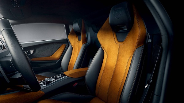 Interior of the Lamborghini Huracan