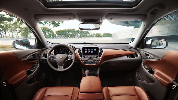 Interior of the 2018 Chevrolet Malibu LTZ