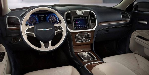 Interior of the 2018 Chrysler 300